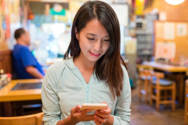 为什么微信漂流瓶很多让加QQ聊的美女？她们有什么目的？